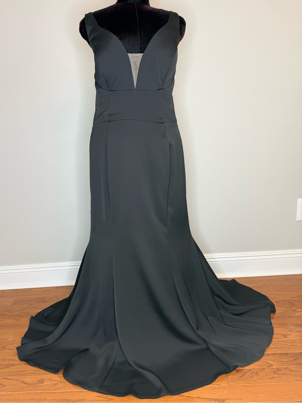 Elegant Black Sleeveless Mermaid Evening Gown